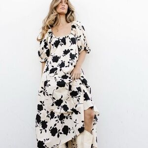 Zoco Daymaker dress. Elegant Black and Cream Floral Dress size M (fits M-L)